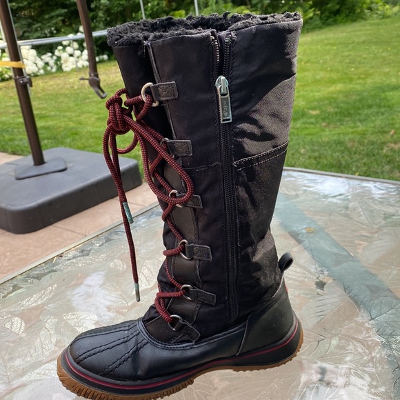 GIRLS Pajar winter boots.  New condition. - Picture 2 of 5